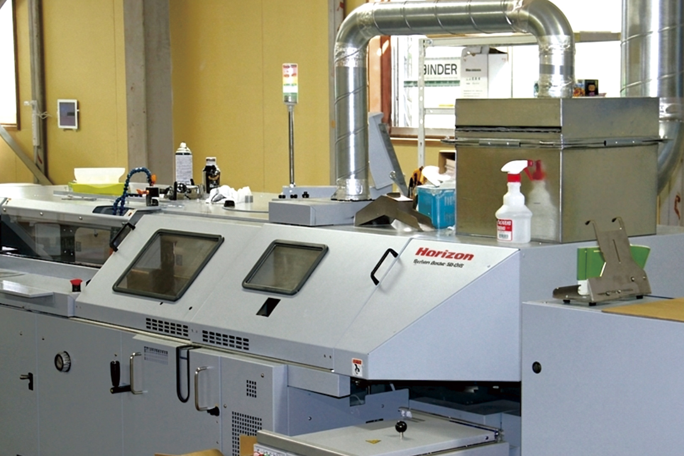 東領家工場の小中ロット製本設備